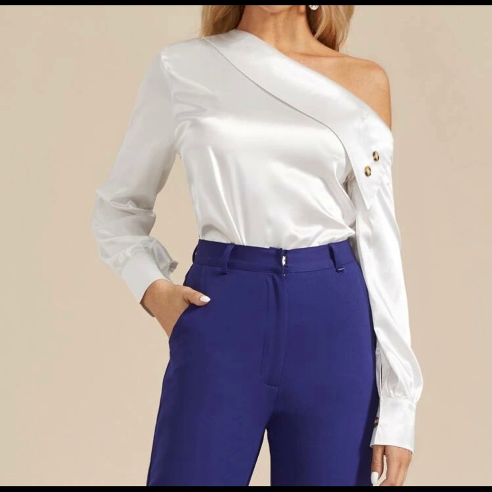 New White long sleeve asymmetrical blouse